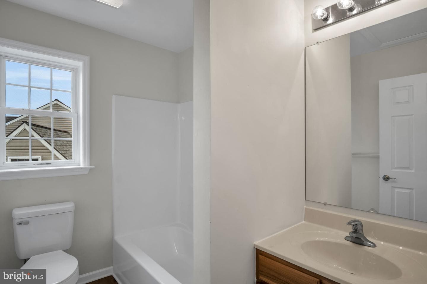3960 Sheppard Drive photo 9