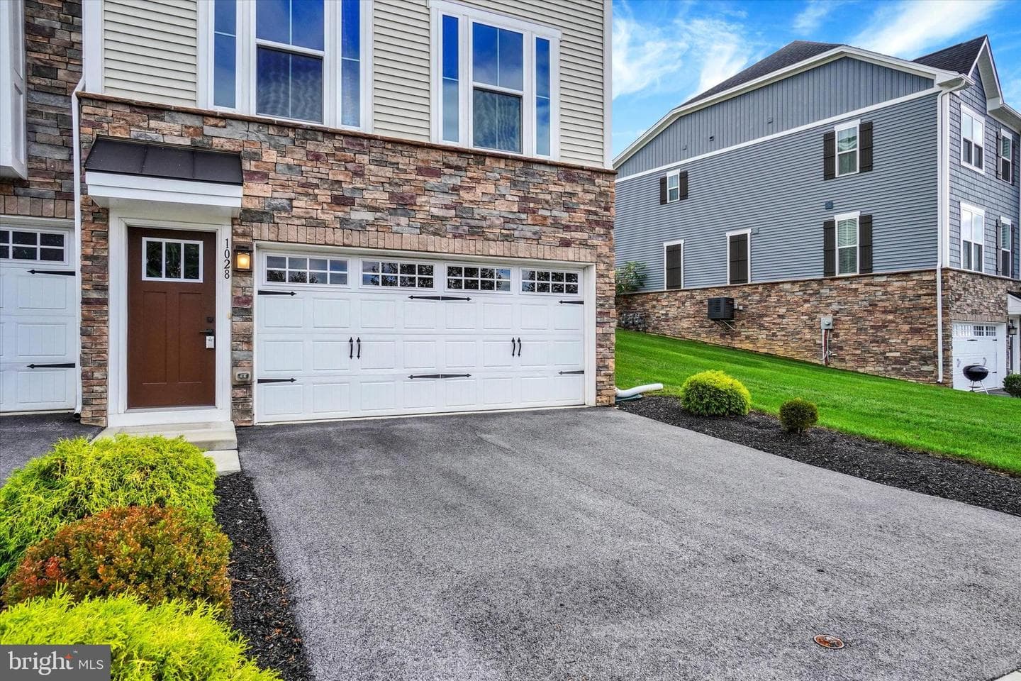 1028 Rosecroft Lane photo 3