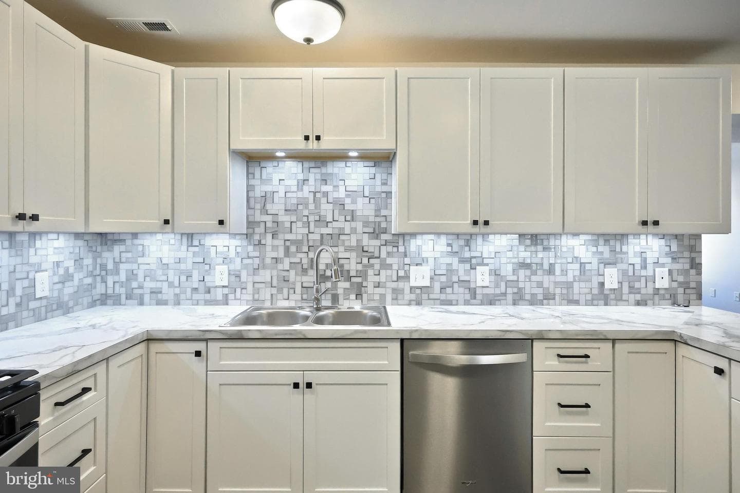 418 Springbrook Court photo 12