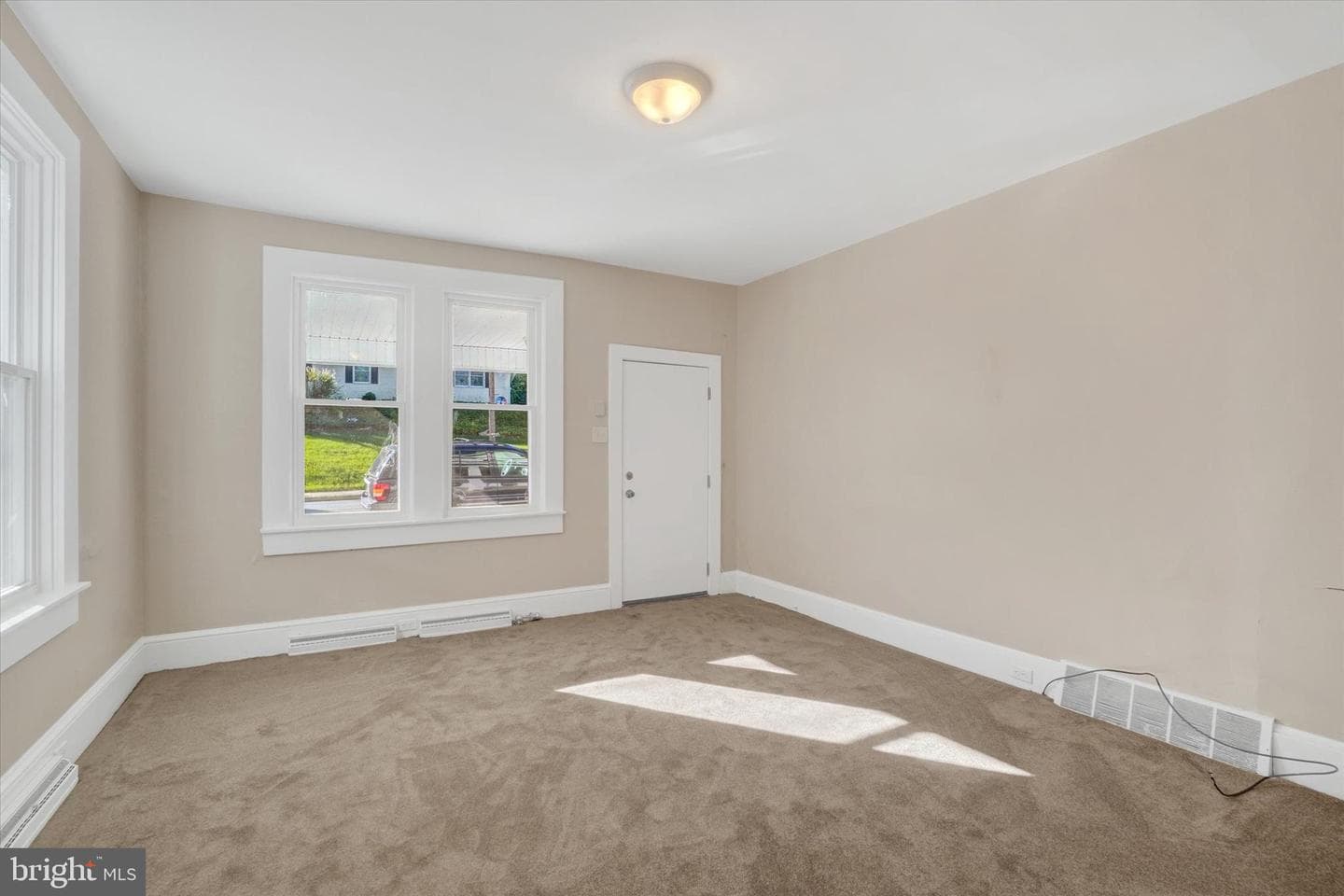 124 W Main Street photo 3