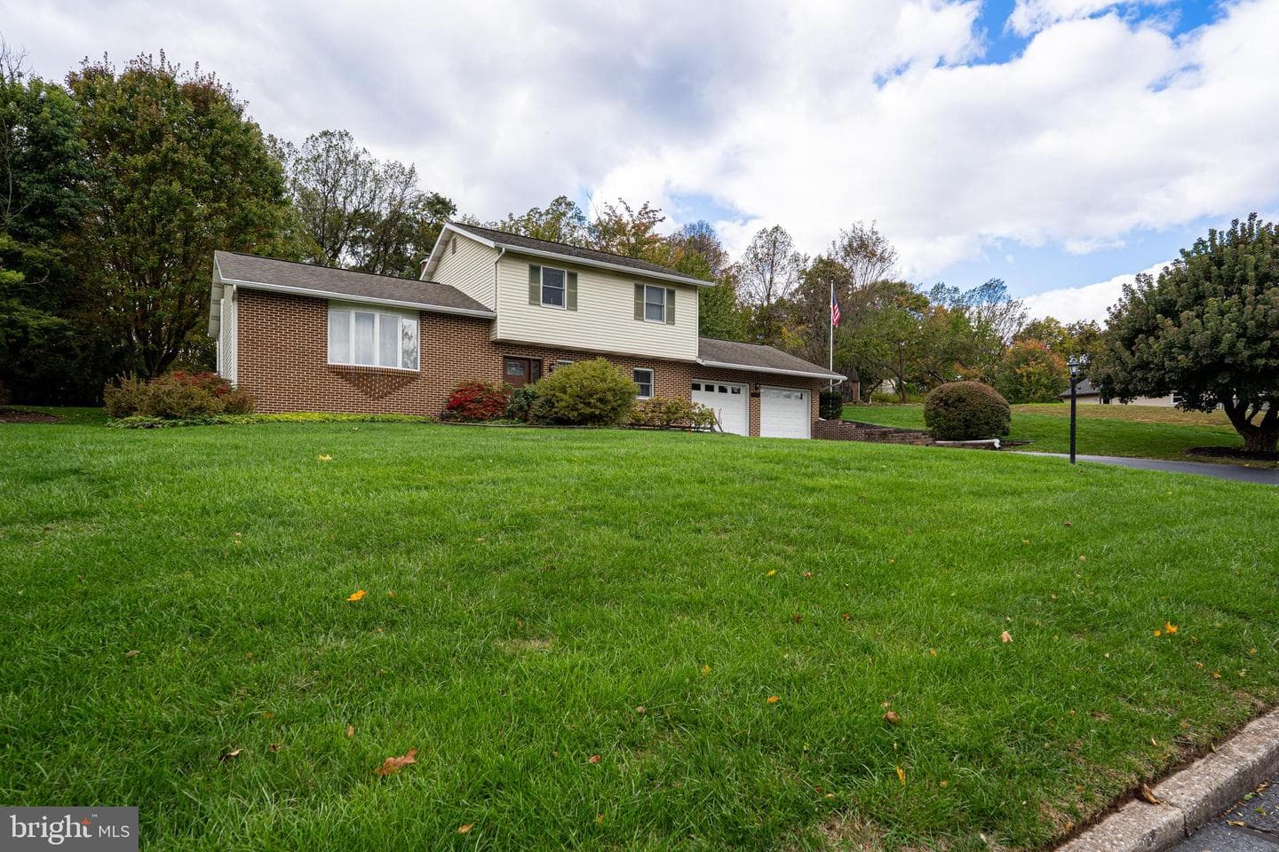 481 San Remo Place photo 3