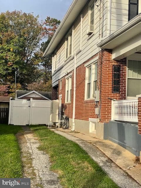 46 N Clinton Street photo 2