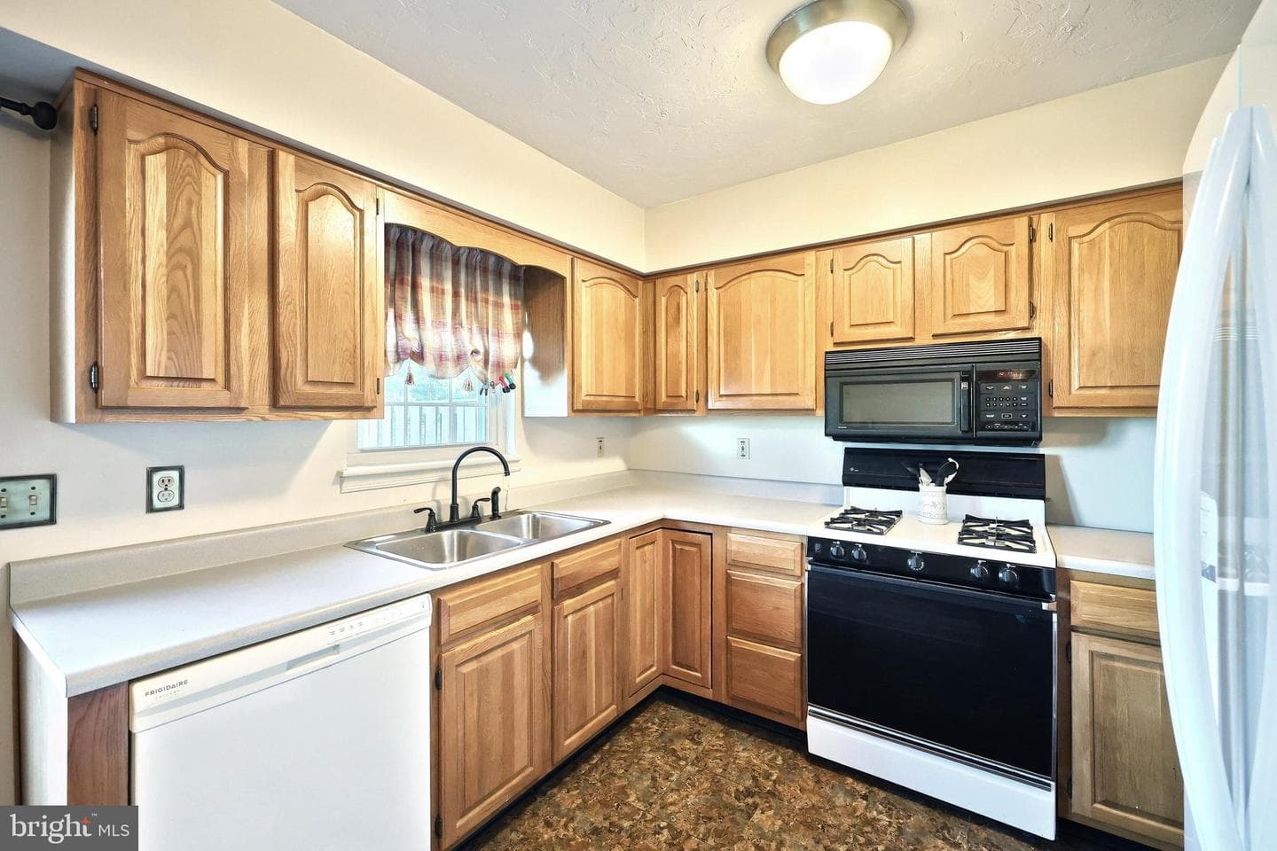 253 W Chestnut Street #11 photo 15