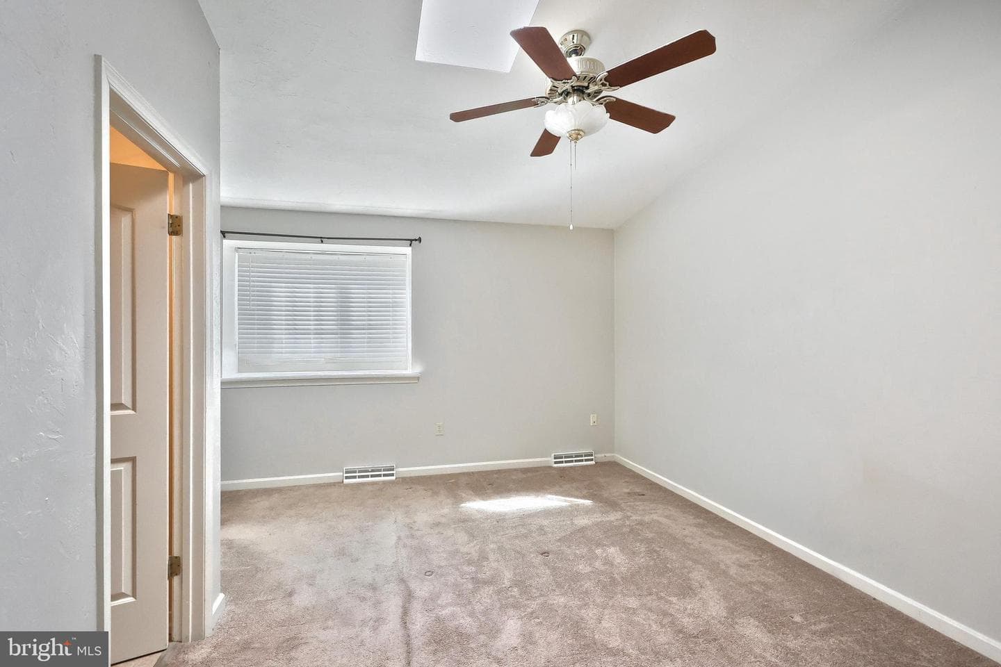 253 W Chestnut Street #11 photo 28