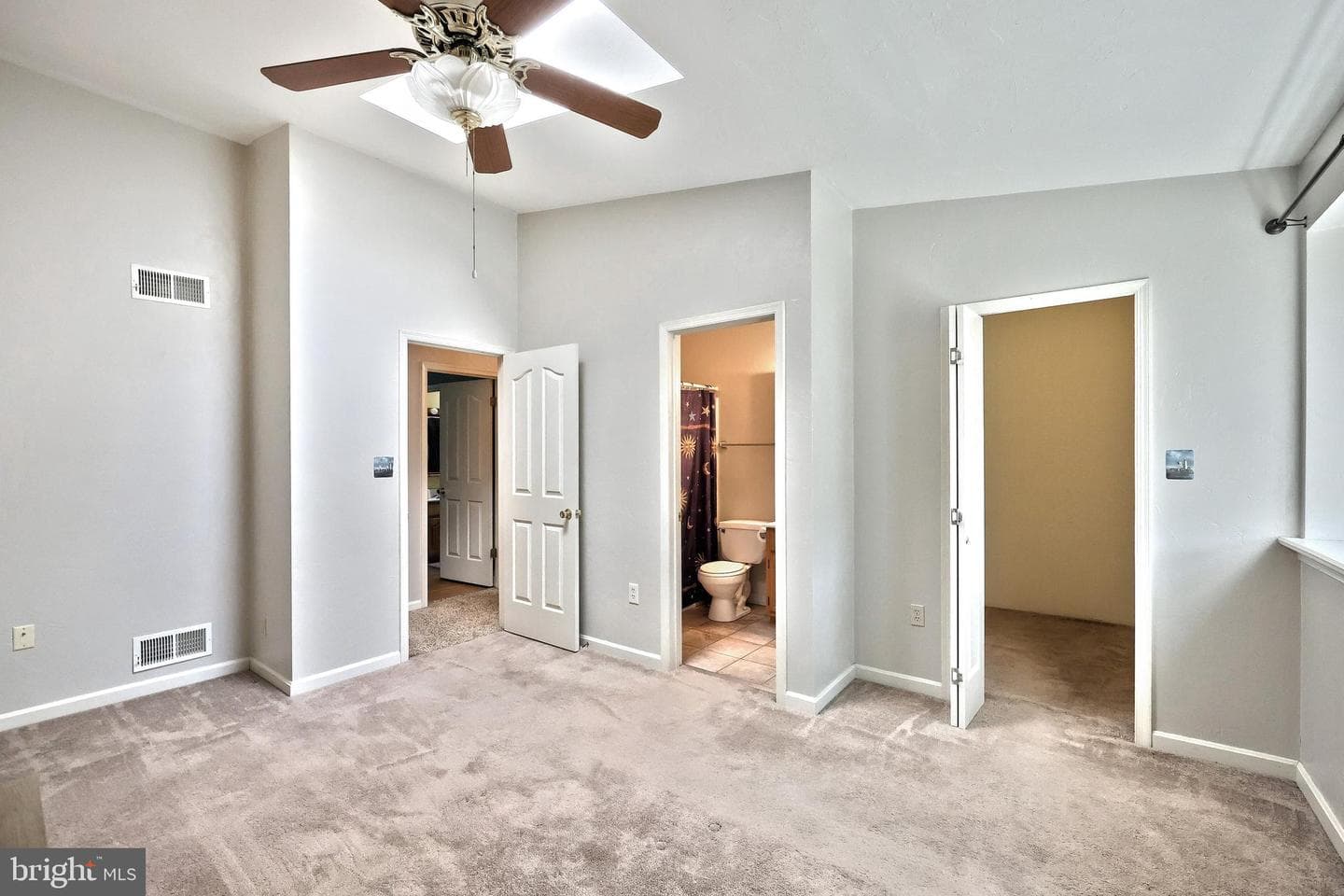 253 W Chestnut Street #11 photo 30