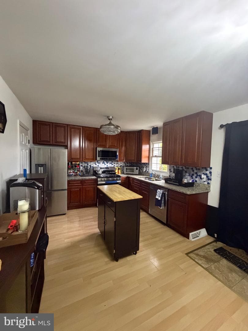 680 Robin Hill Circle photo 6