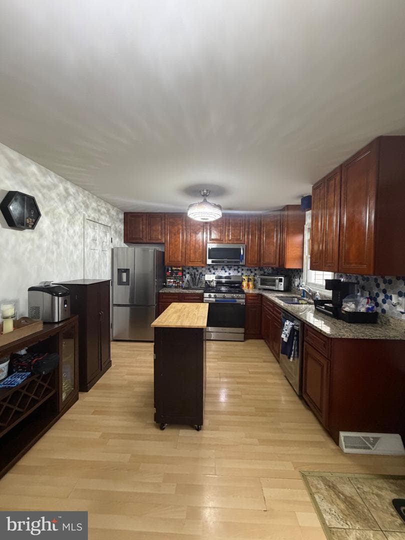 680 Robin Hill Circle photo 7