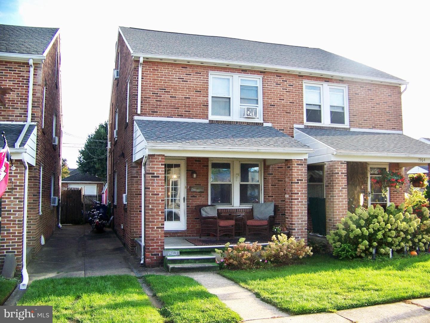 1562 Filbert Street photo 2