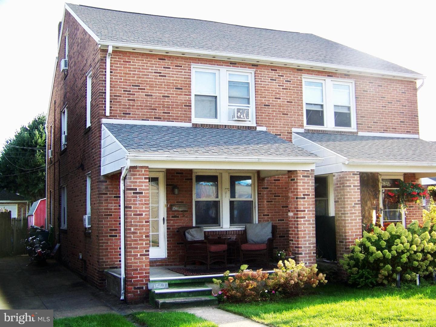 1562 Filbert Street photo 3