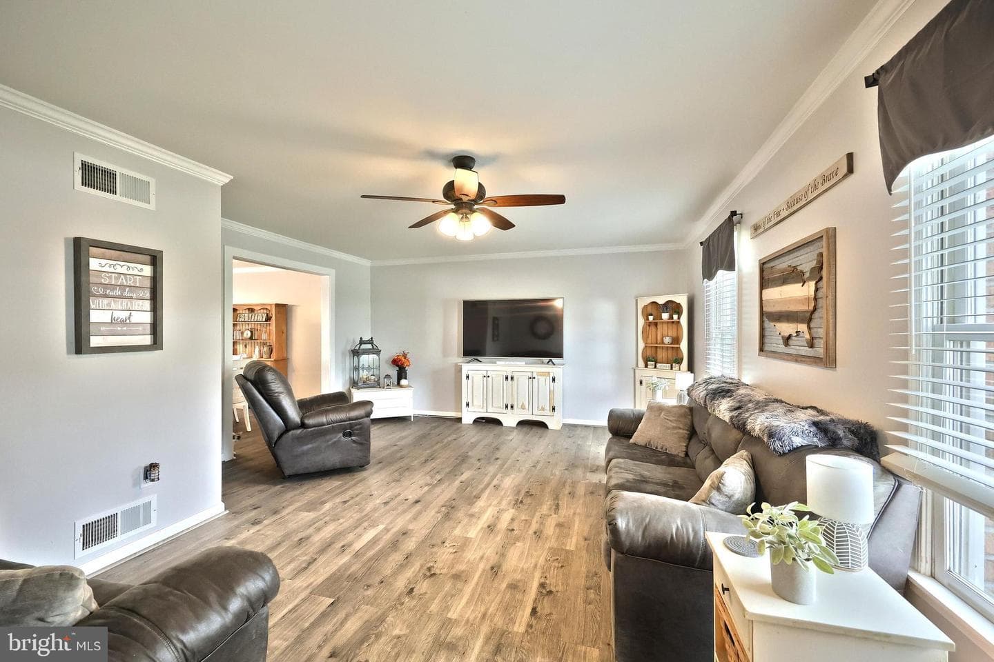 409 White Rose Lane photo 16