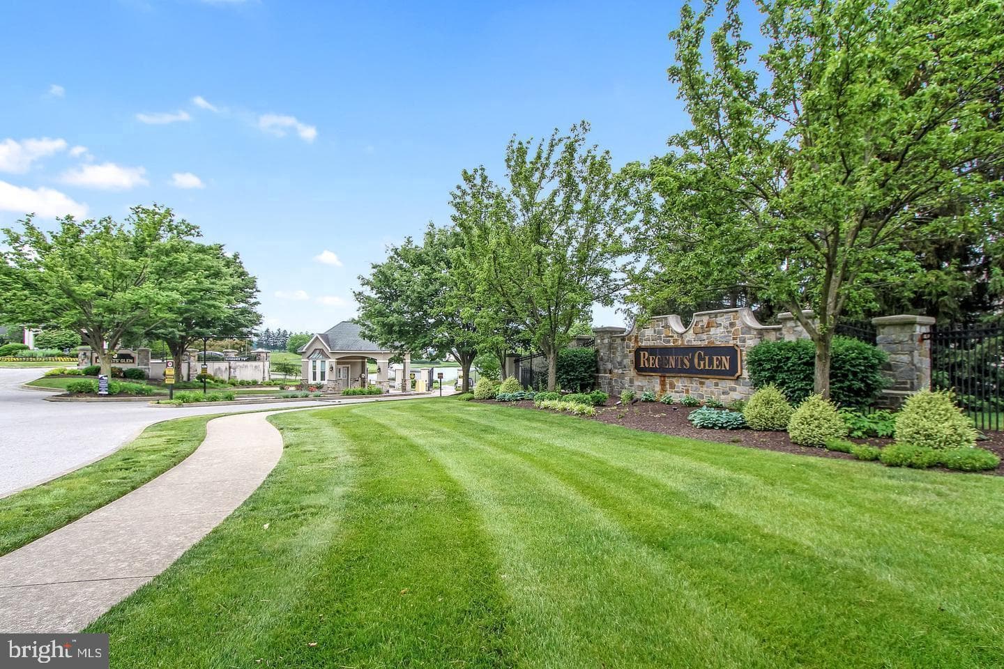 1265 Stonehaven Way #82 photo 2