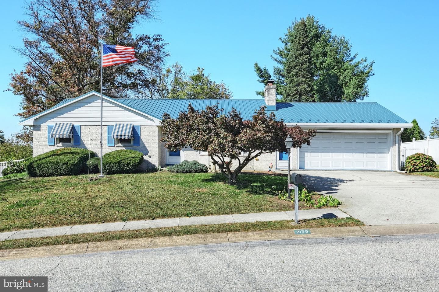 2179 Bon Aire Drive photo 2