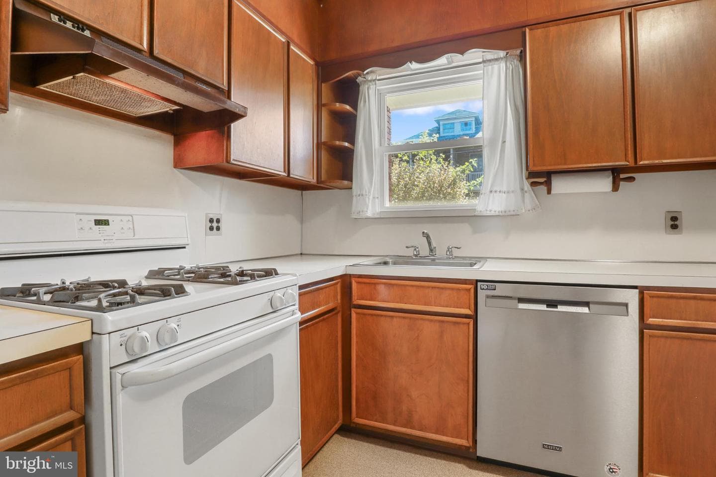522 Ludlow Avenue photo 9