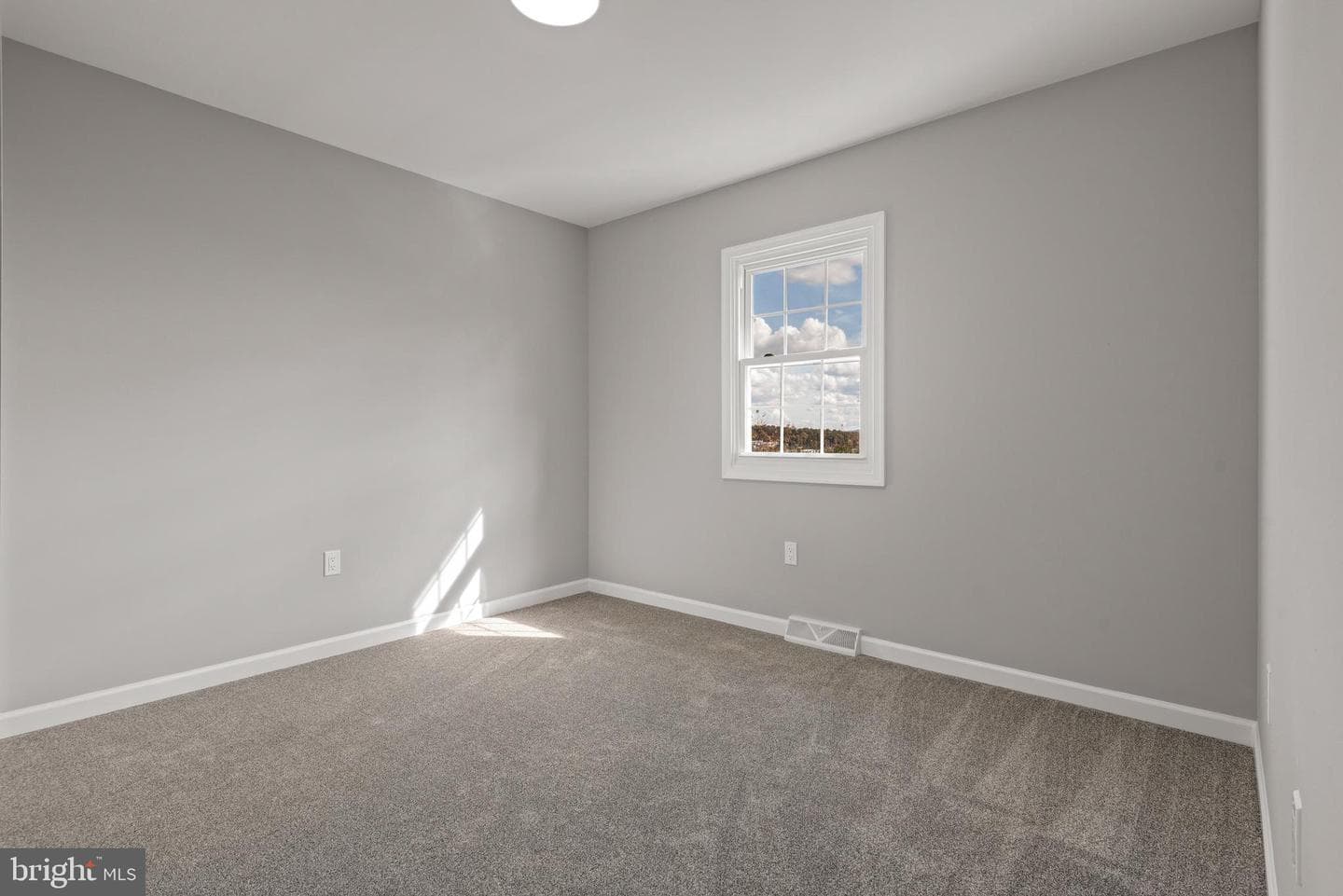 240 Robin Hill Circle photo 19