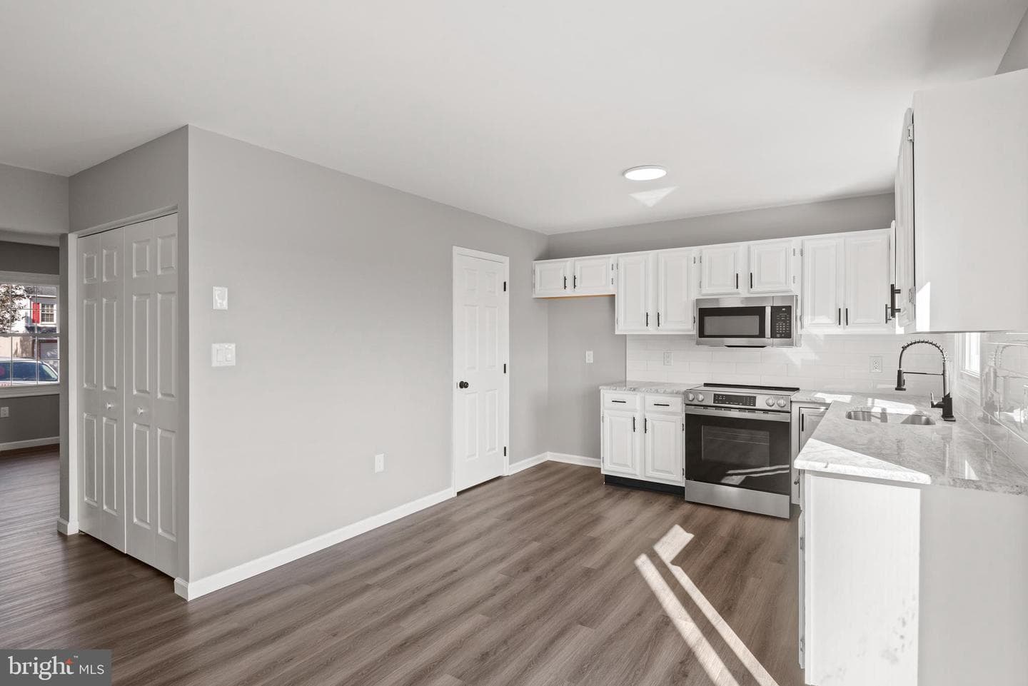 240 Robin Hill Circle photo 8