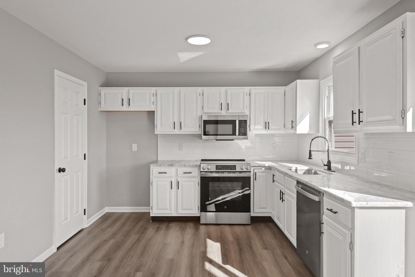 240 Robin Hill Circle photo 9