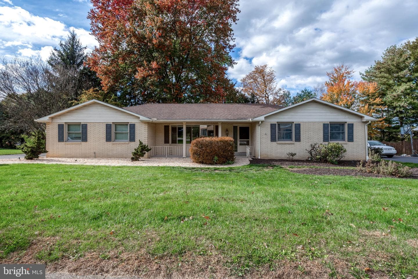 3045 Round Hill Road