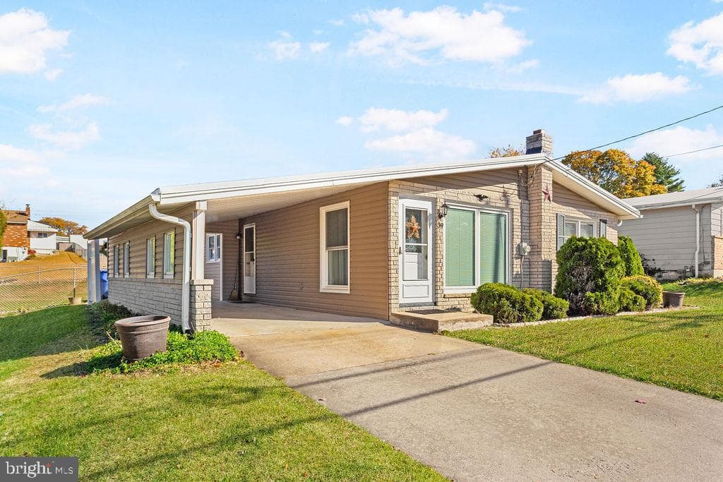 39 Biesecker Road photo 2