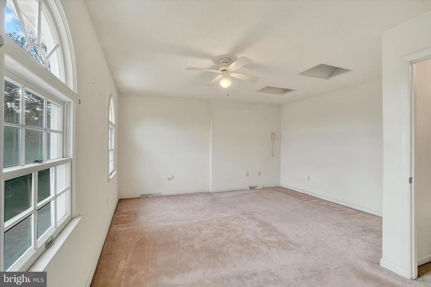 34 Jean Lo Way photo 14
