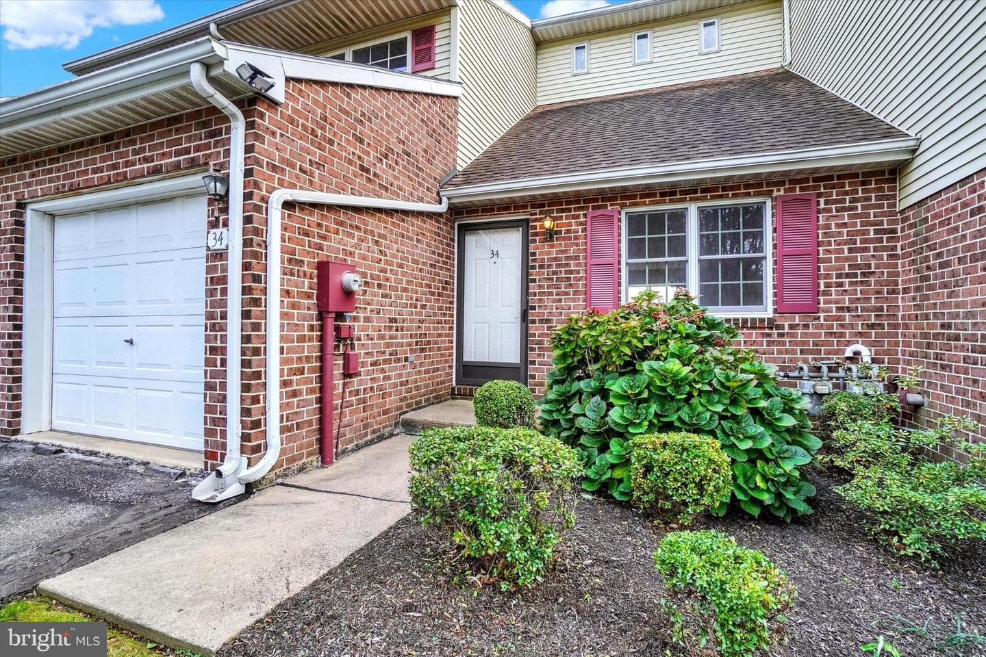 34 Jean Lo Way photo 2