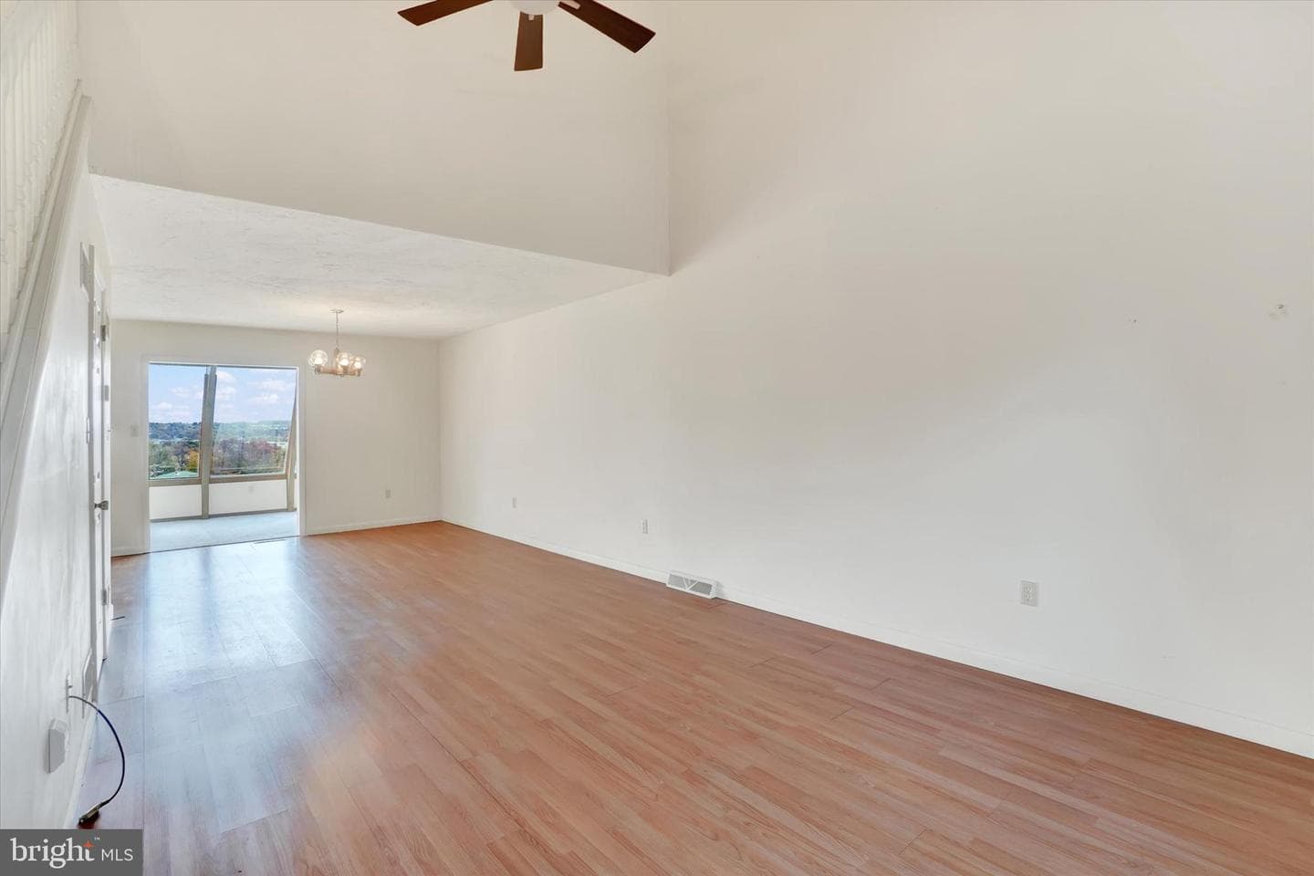 34 Jean Lo Way photo 3