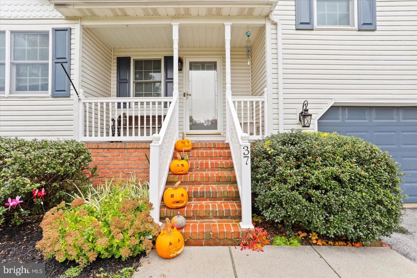 37 Magnolia Lane photo 4