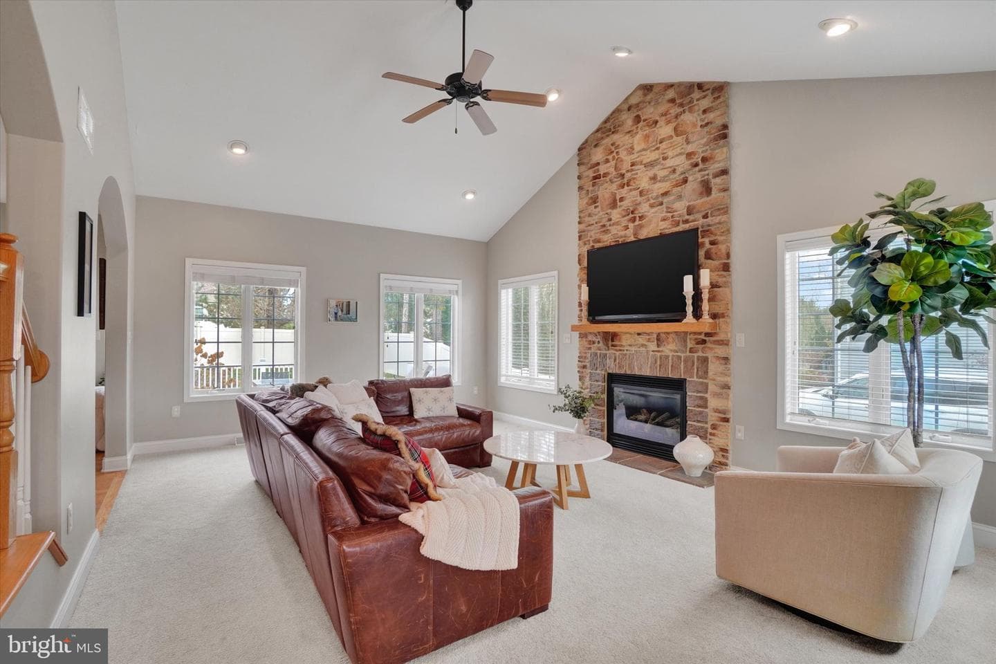 643 Crosslyn Drive photo 3