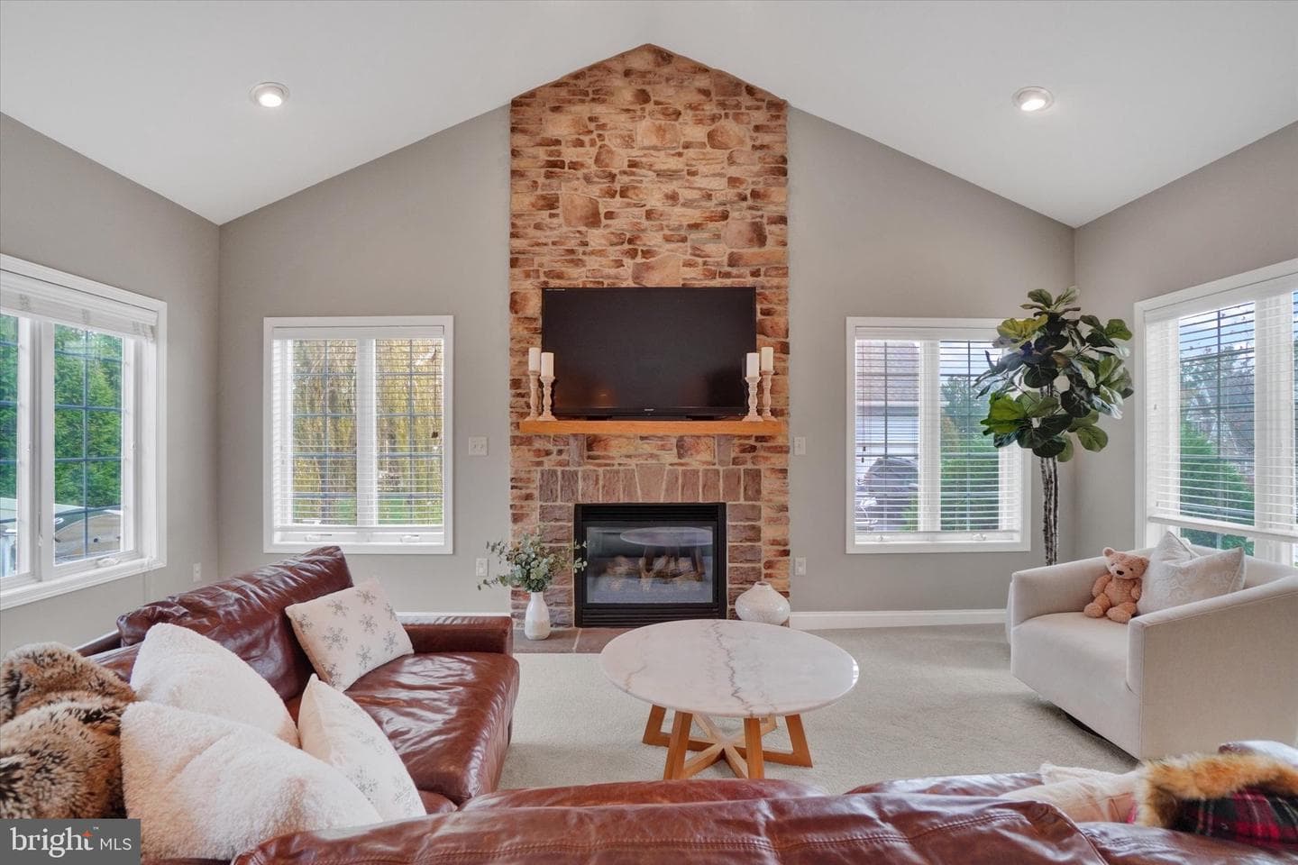 643 Crosslyn Drive photo 4