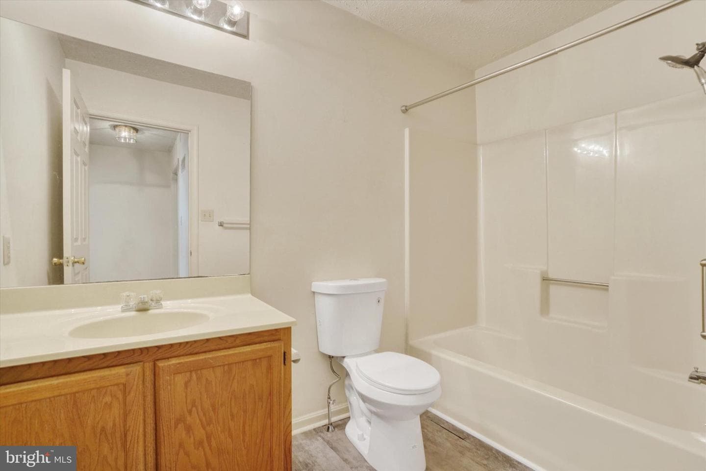 25 Jean Lo Way photo 21