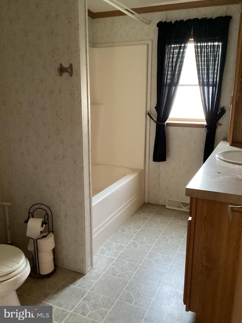 27 E Broadway photo 12