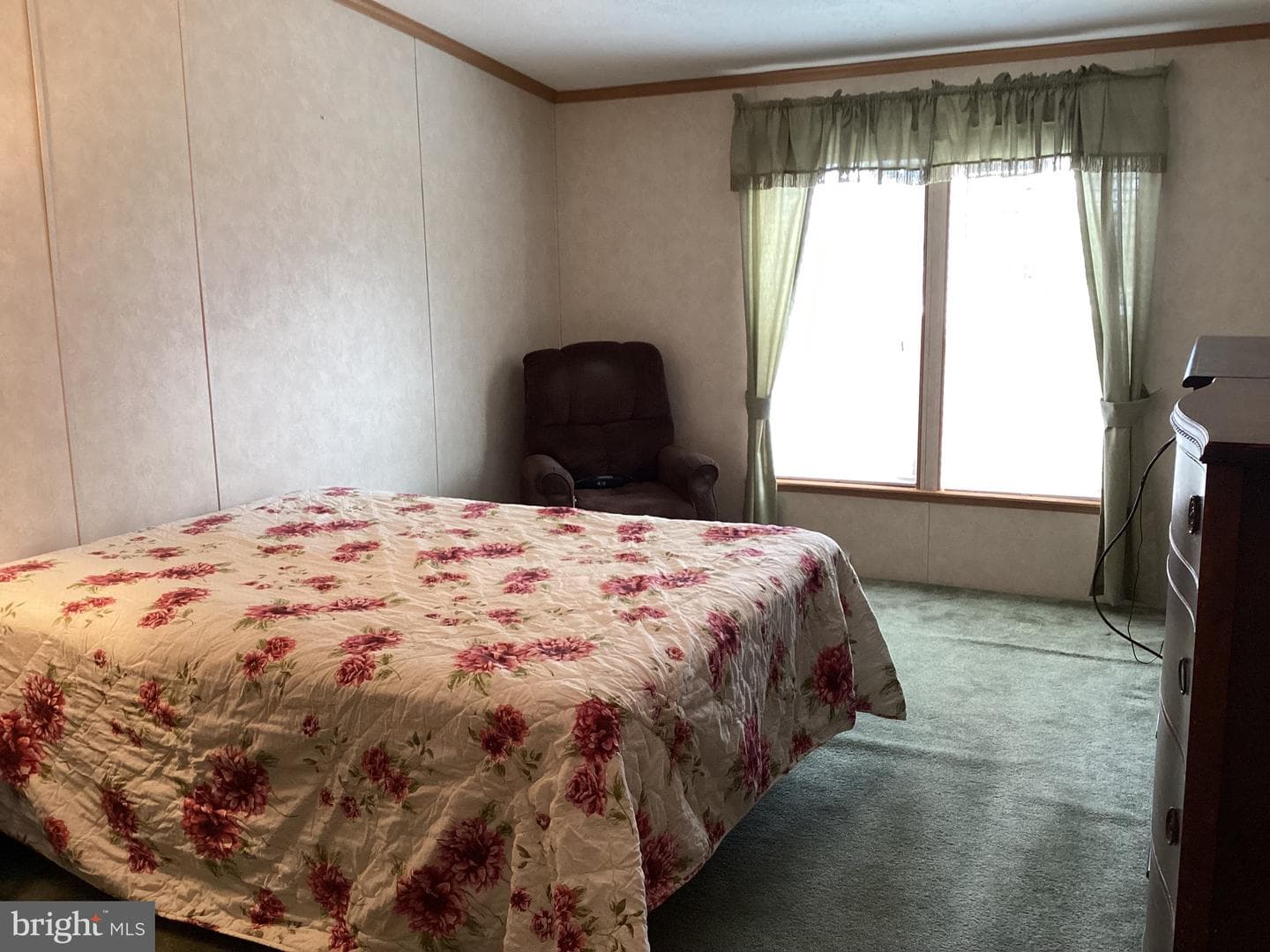 27 E Broadway photo 14