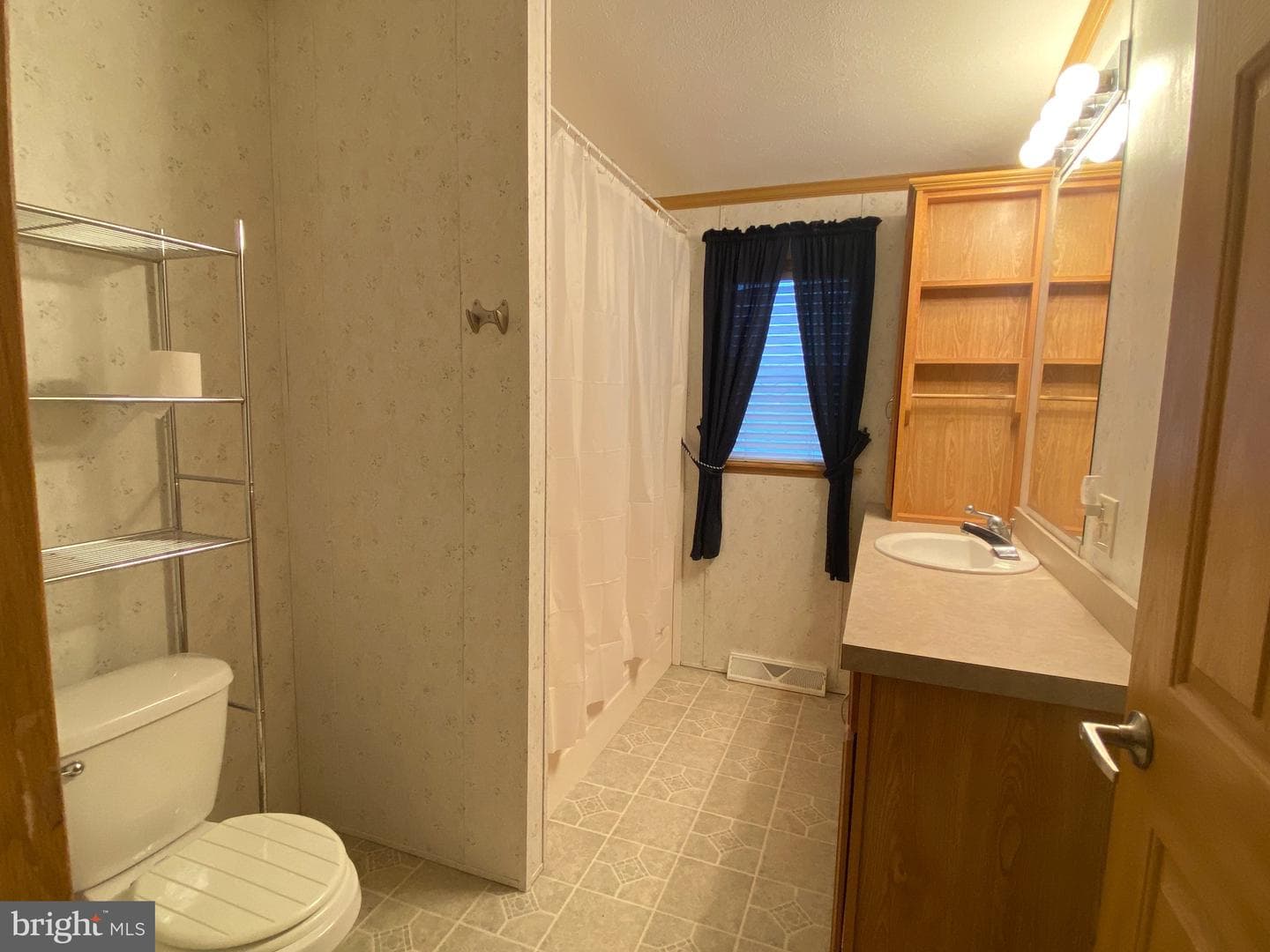 27 E Broadway photo 19