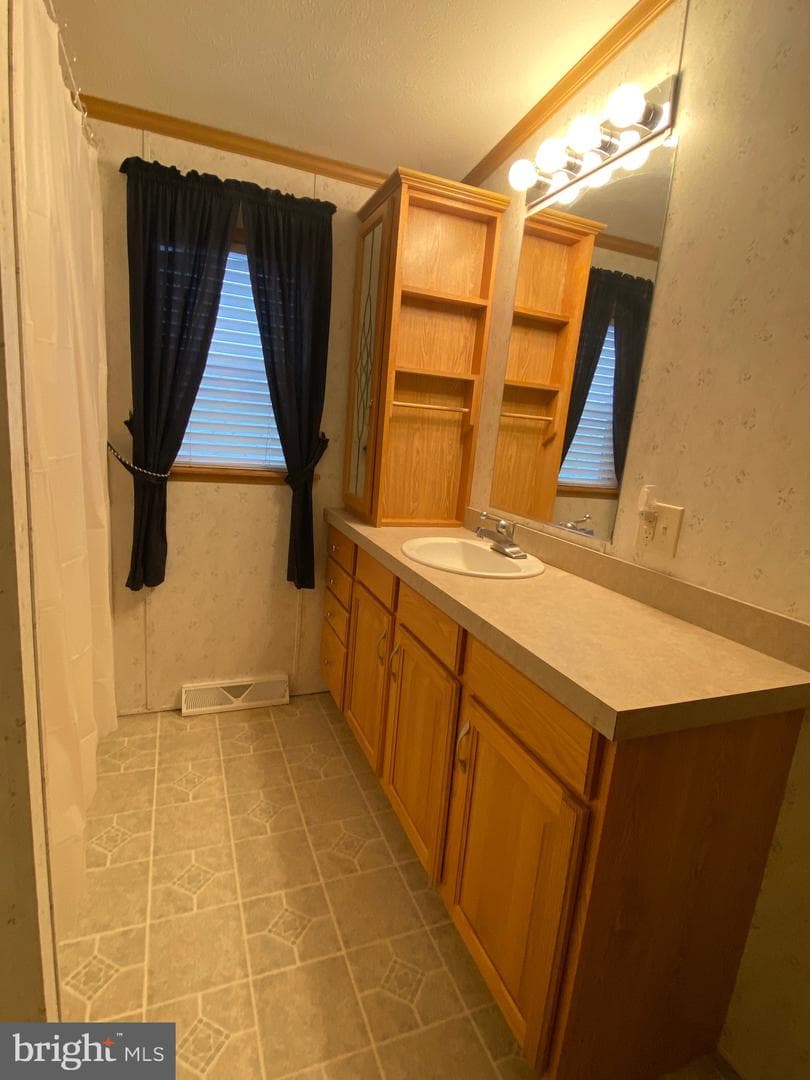 27 E Broadway photo 20