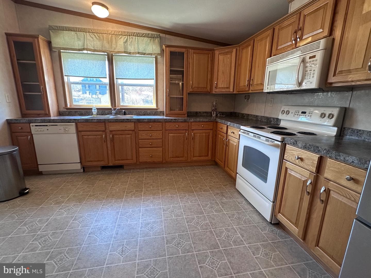 27 E Broadway photo 23