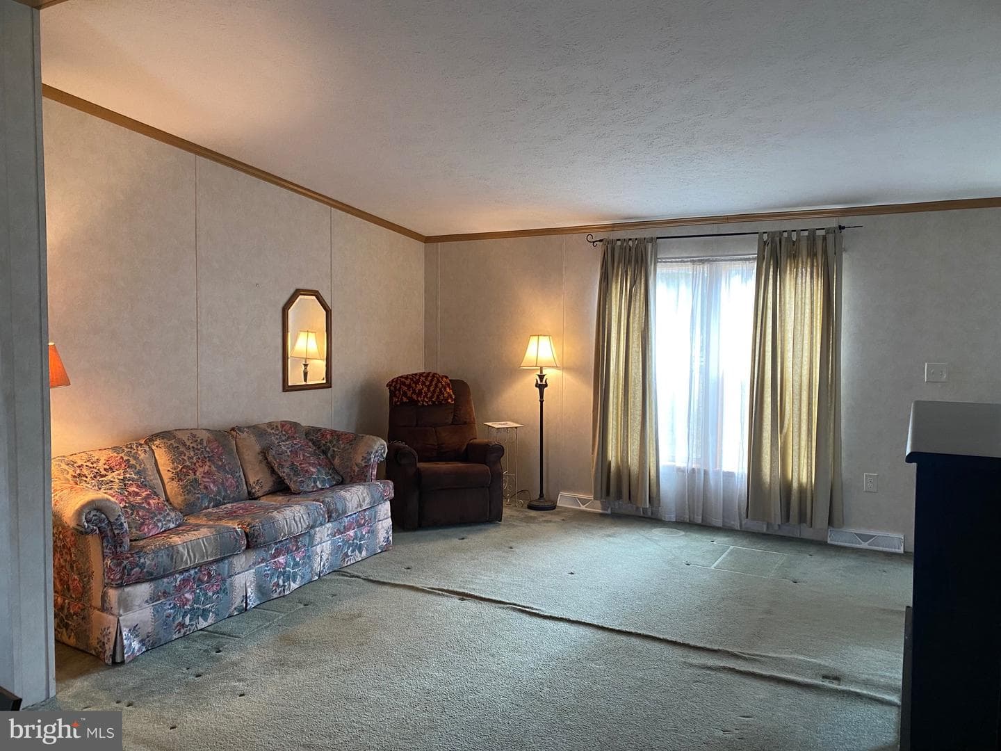27 E Broadway photo 28