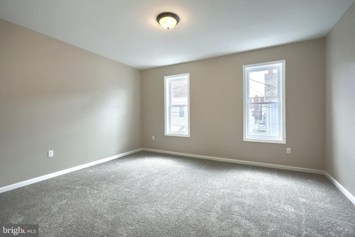109 W 6th Avenue photo 11