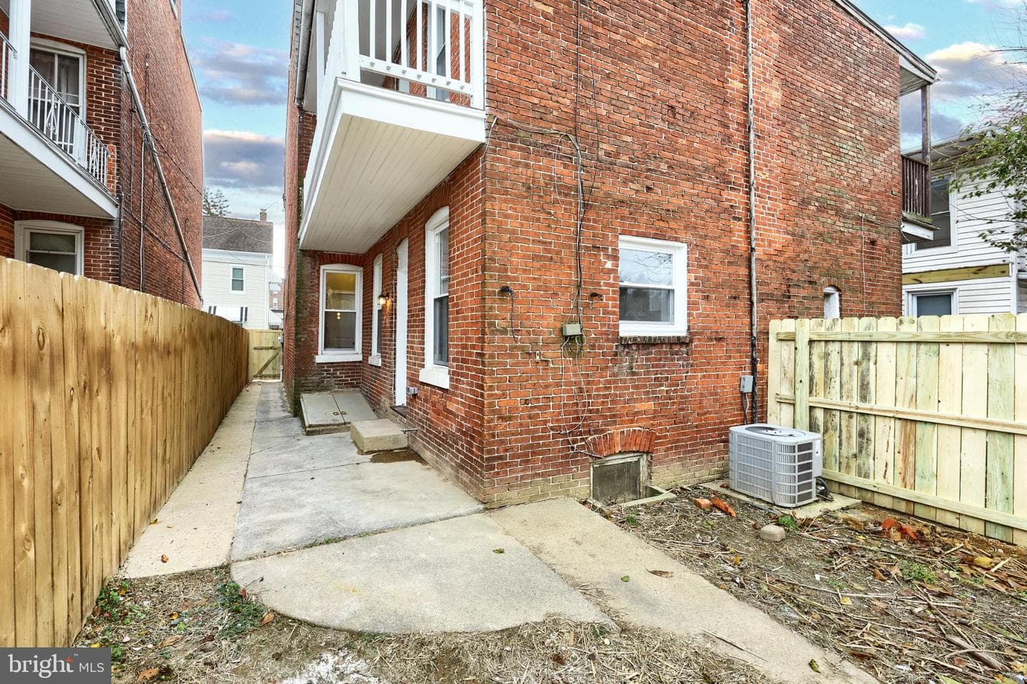 109 W 6th Avenue photo 26