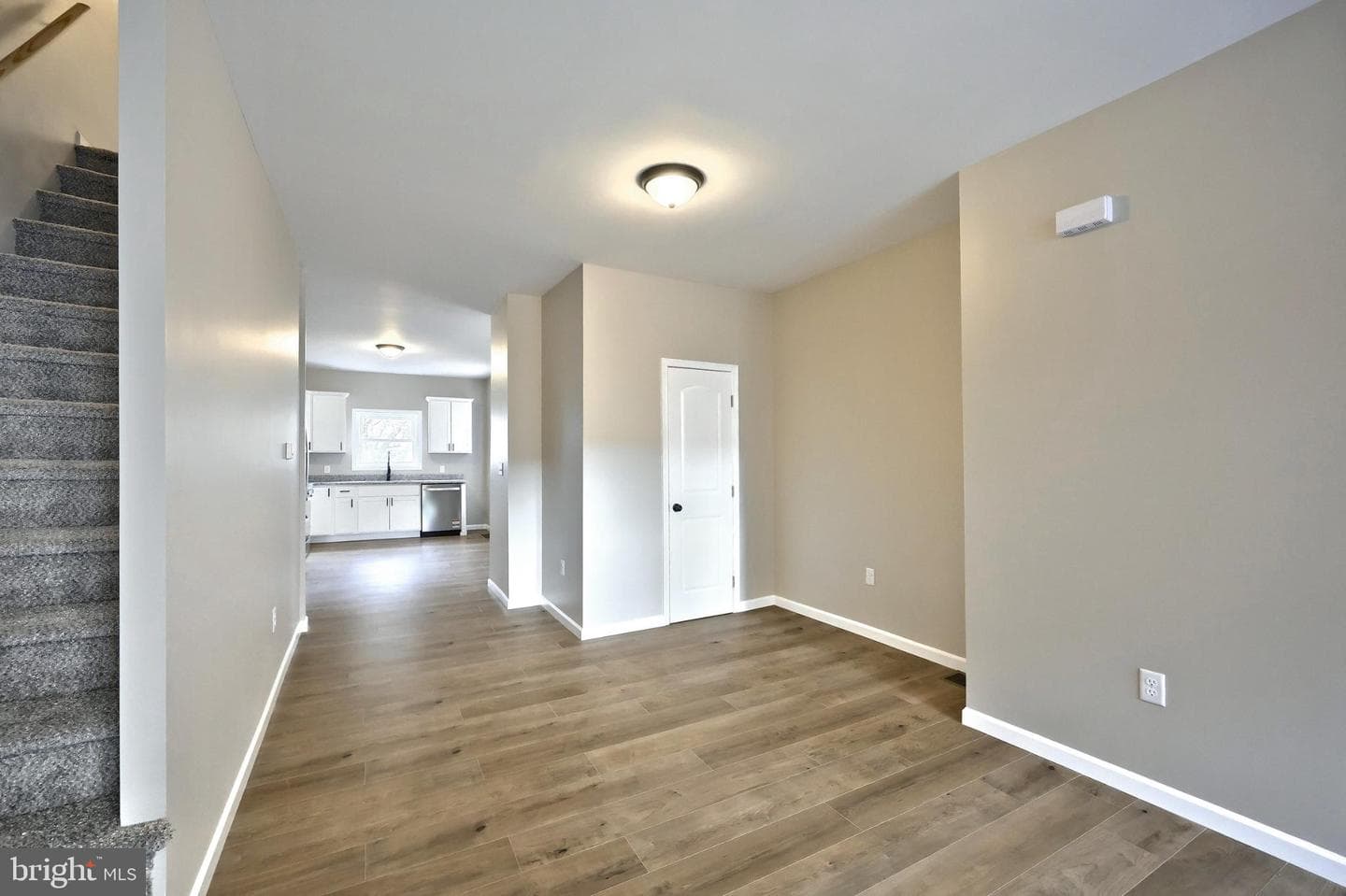 109 W 6th Avenue photo 5