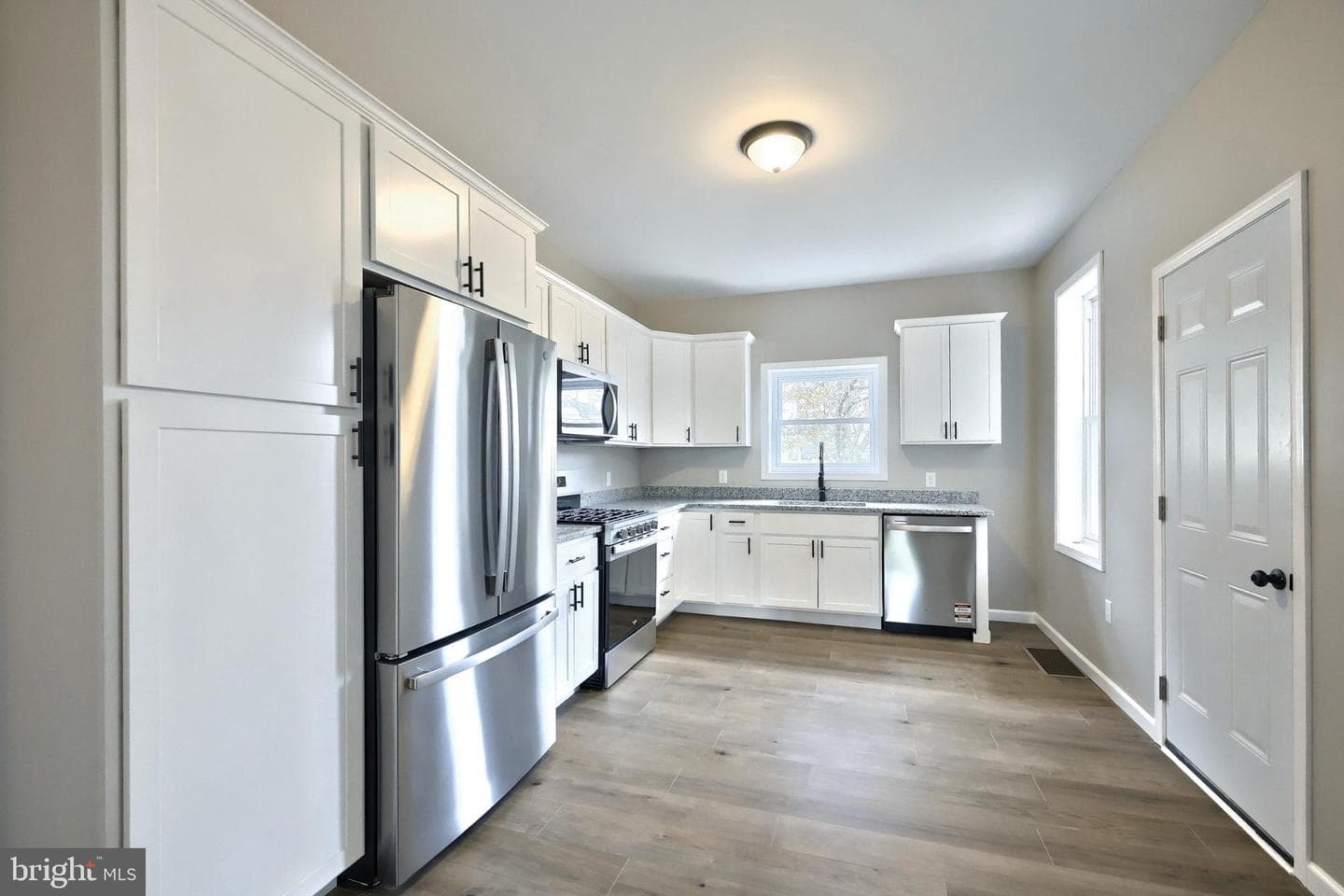 109 W 6th Avenue photo 7