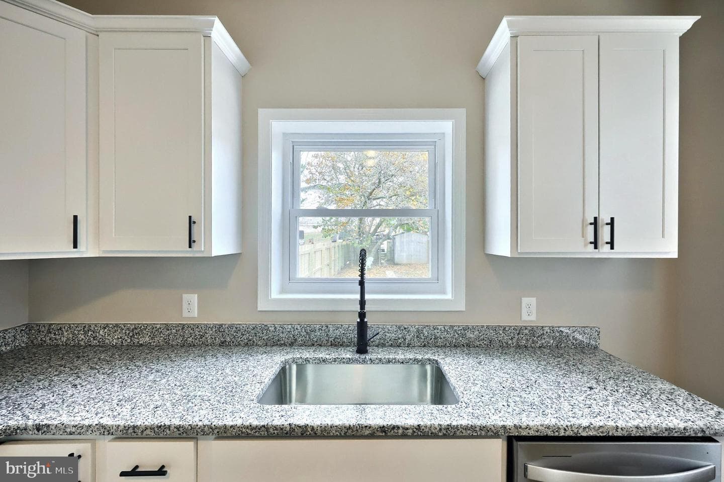 109 W 6th Avenue photo 9