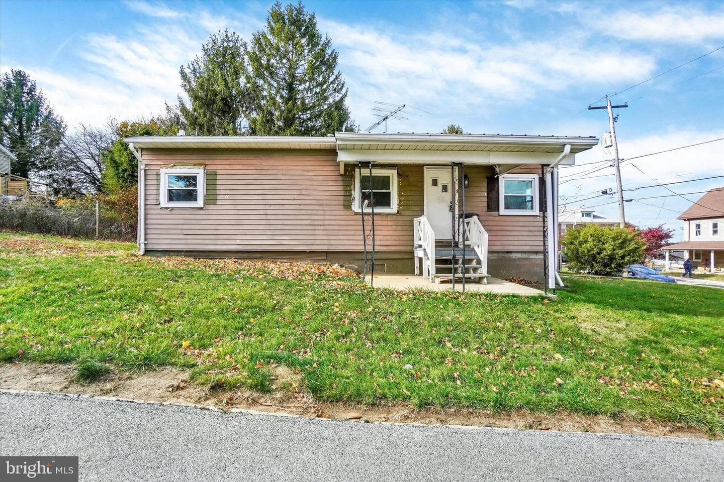 430 E Maple Street photo 2