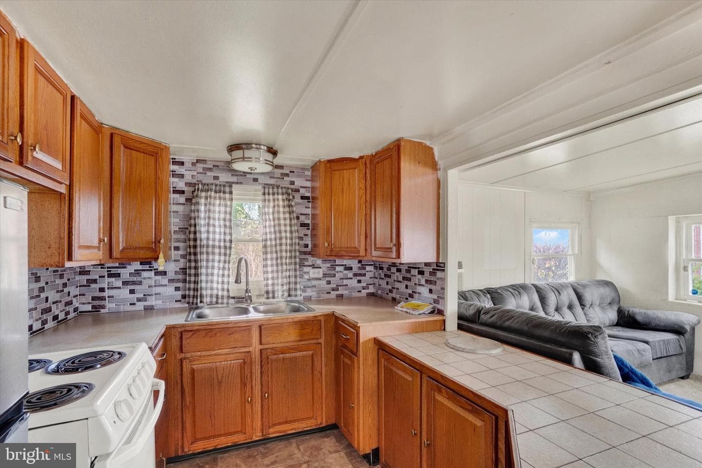 430 E Maple Street photo 6