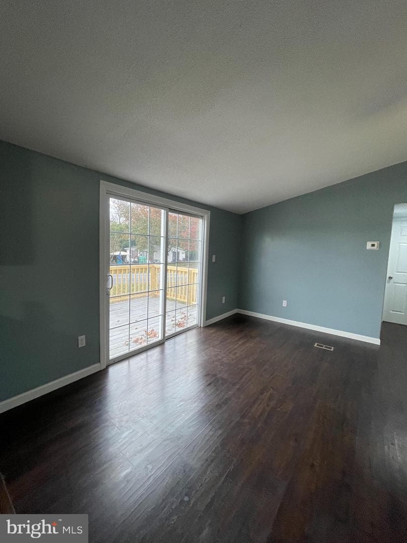 32 Walnut Drive photo 4