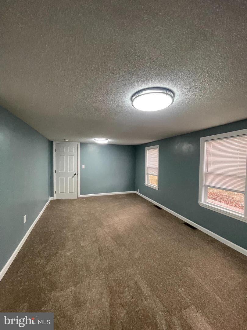 32 Walnut Drive photo 9