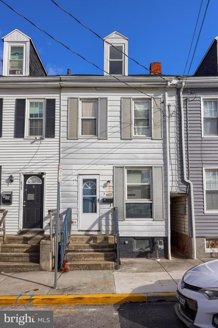 615 Vander Avenue photo 1