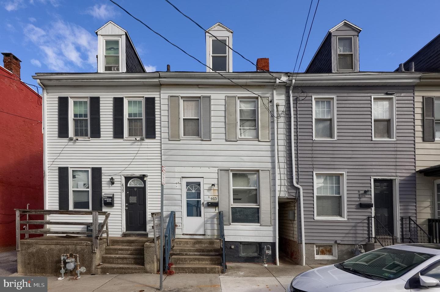 615 Vander Avenue photo 2