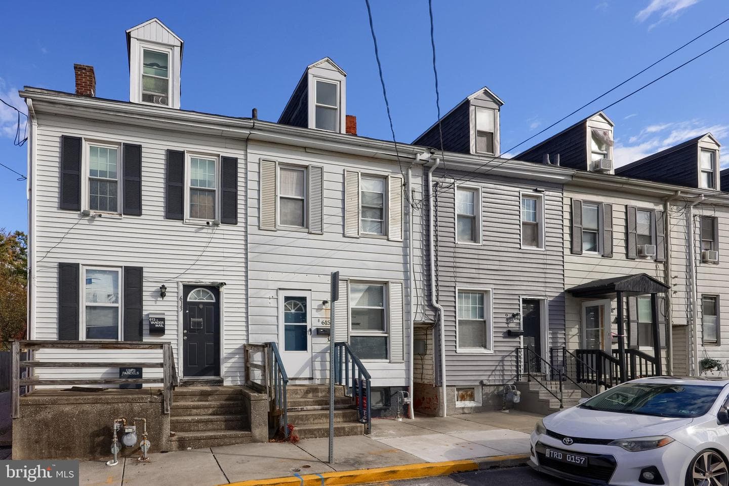 615 Vander Avenue photo 3