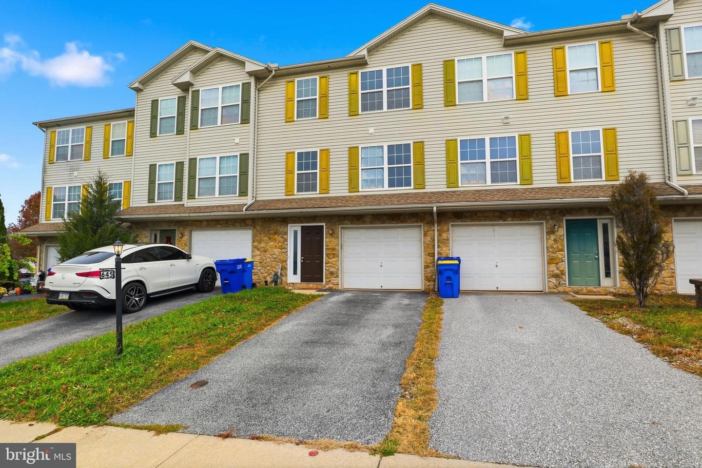 645 Fisher Drive photo 2