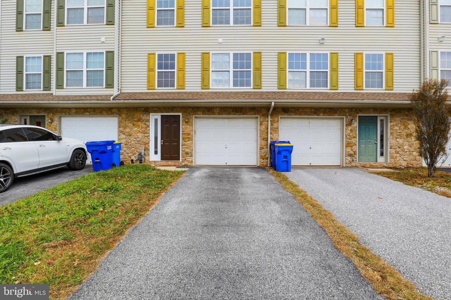 645 Fisher Drive photo 3