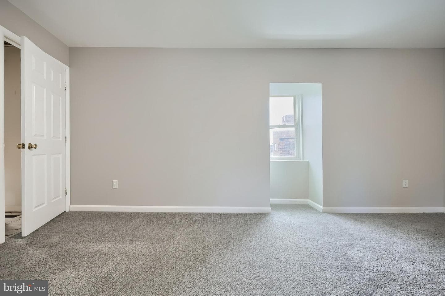 240 E King Street photo 15